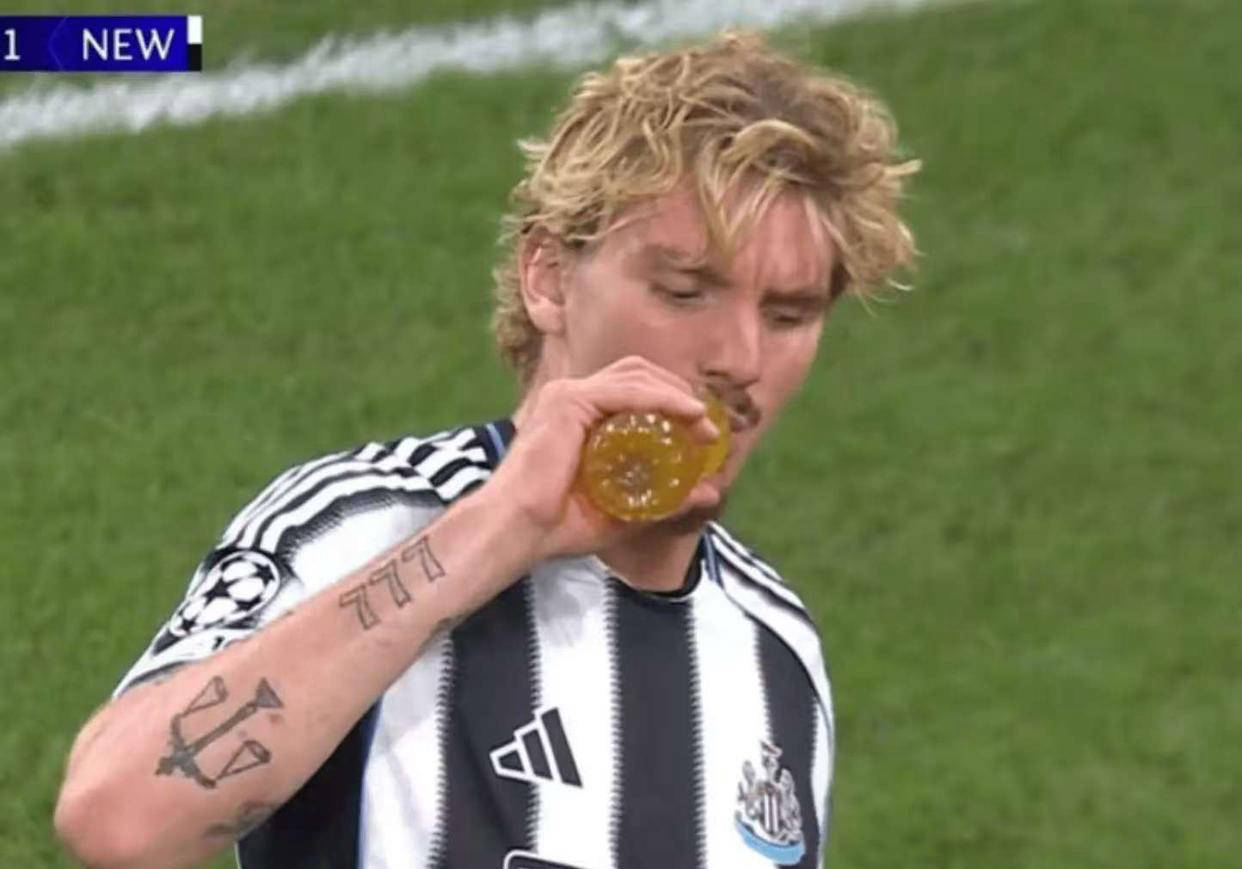 他首次代表, style